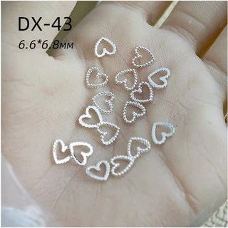 G2.หัวใจสีทอง และหัวใจสีเงิน ขนาดเล็ก และกลาง สำหรับตกแต่งเล็บ หนึ่งถุุงมี 10 ตัวต่อแบบ [J]