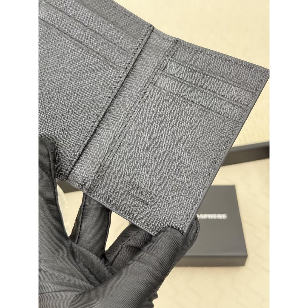 พร้อมส่ง (1:1 Hi end grade) กระเป๋าตังค์+บัตรแบบพับ 2 ตอน Bi-Fold Saffiano Card Wallet
