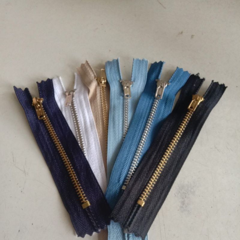 ซิปฟันโลหะเบอร์3 Venus หัวซิปแบนสปริงล๊อกยาว4-5นิ้วมีหลายสี