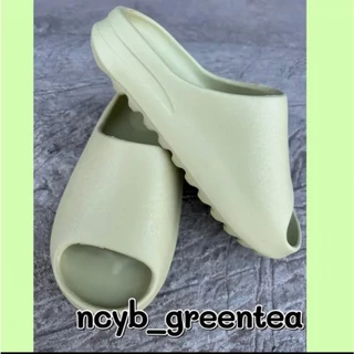 รองเท้าพื้นหยักทรงหน้าแคบ YEEZYรองเท้าแตะผู้หญิงผู้ชาย ตัวฮอตฮิต นุ่มนิ่ม ใส่สบาย เหมาะกับคนเท้าเรียว