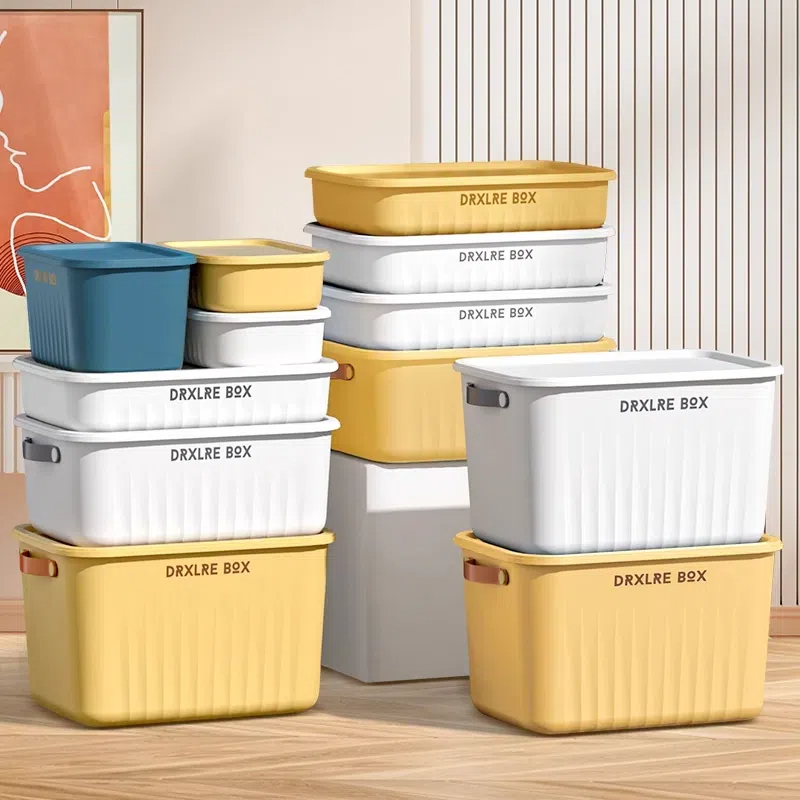 กล่องเก็บของอเนกประสงค์ กล่องพลาสติก พร้อมฝา สีสันสวยงาม หยัดพื้นที่ น้ำหนักเบาแต่ทนทาน มีสีและขนาดต่างๆ ให้เลือก