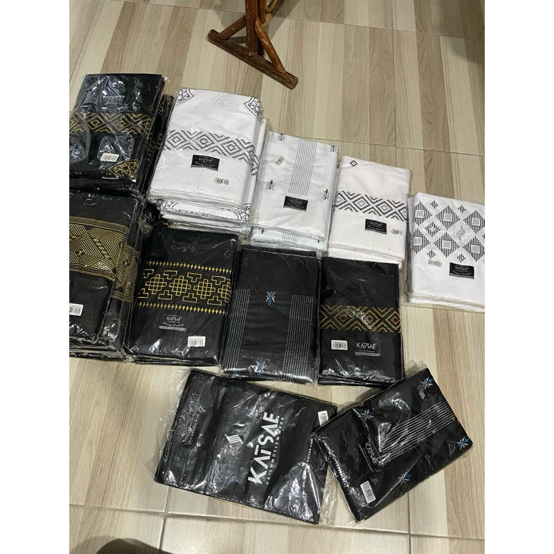 ผ้าโสร่งชาย พื้นดำและพื้นขาว สไตล์Wadimor aceh แบรนด์Katsae (งานปัก)ใหม่ล่าสุด พรีเมี่ยม