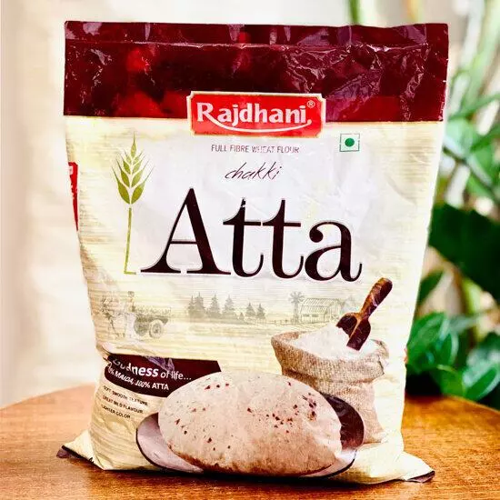 Rajdhani Chakki Fresh Atta 2 KG แป้งโฮลวีต (100% Whole Wheat Flour)