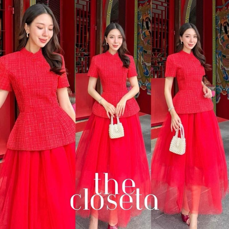 THE CLOSETA : (พร้อมส่ง) LB394 เซ็ทเสื้อคอจีนเขนสั้น มาพร้อมกระโปรงผ้าตาข่ายสีแดง