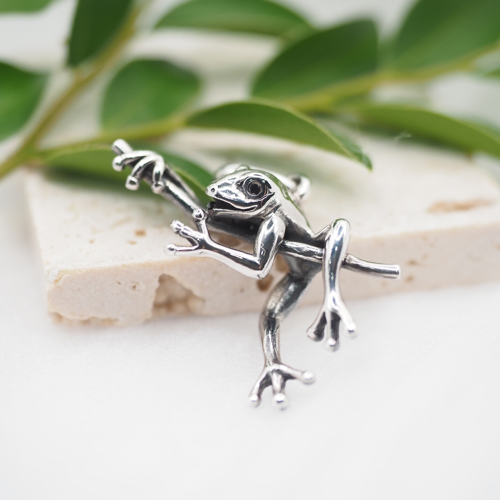จี้เงินแท้ 92.5% จี้กบเกาะกิ่งไม้ จี้สร้อยคอ 3D Frog Pendant [ราคาต่อชิ้น] GDS1