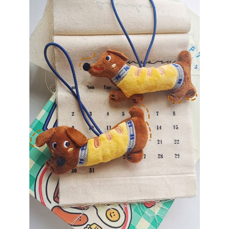 mija.stories - sausage dog keychain พวงกุญแจหมาไส้กรอก