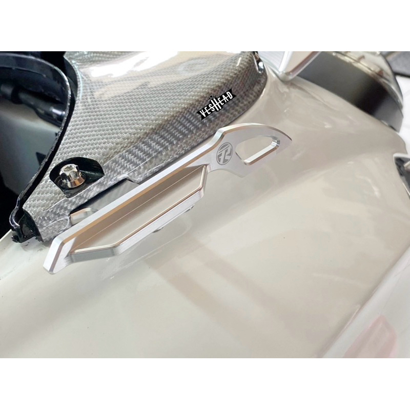 จับหลัง TR Factory V1 สำหรับ Vespa Sprint / Primavera / LX125 / S125 / GTS / GTV อลูมิเนียม CNC จับข้าง เวสป้า
