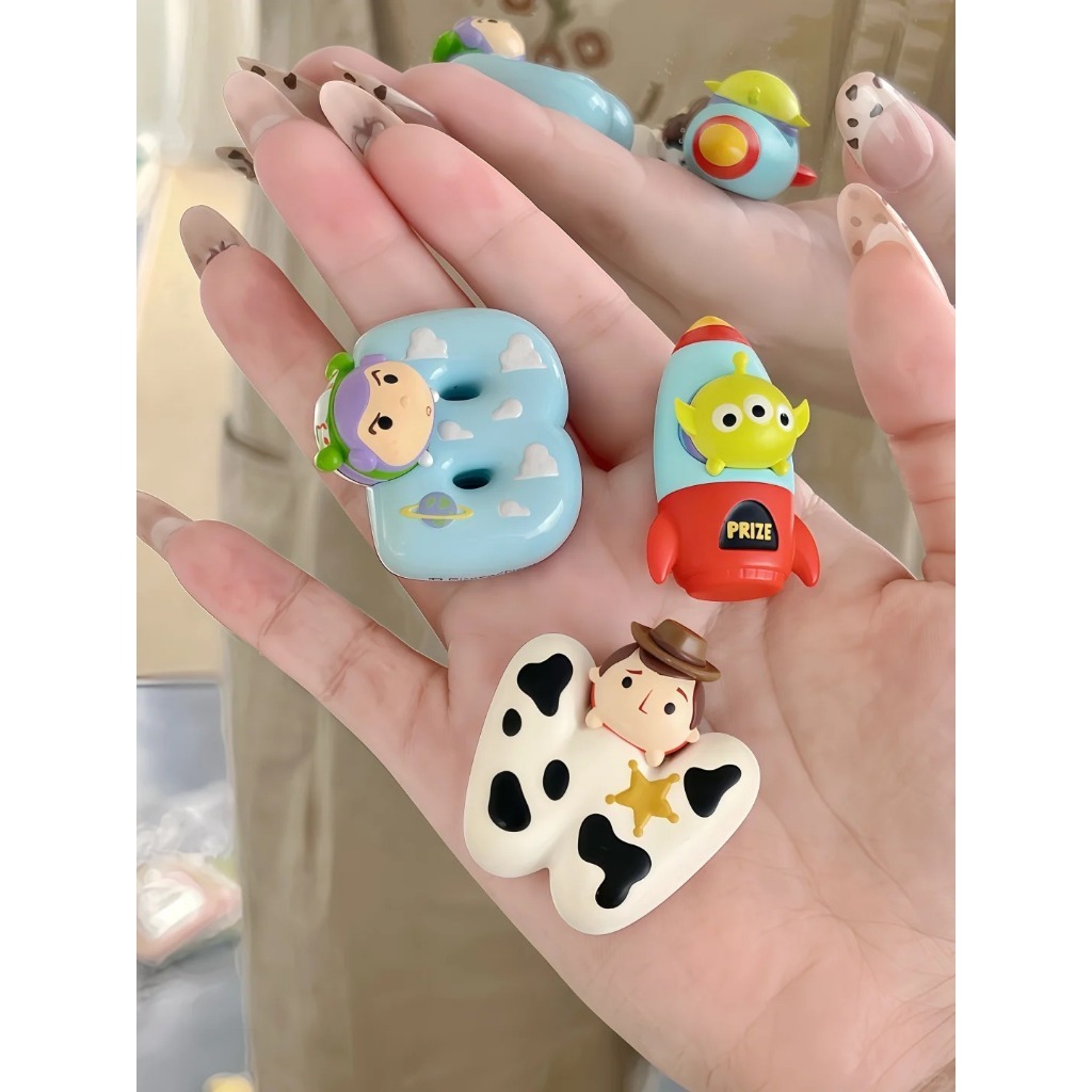 [พร้อมส่ง แบบจุ่ม+ยกบ็อกซ์] Disney TSUMTSUM Lucky Letter Magnet แม็กเน็ตติดตู้เย็นตัวอักษรภาษาอังกฤษ
