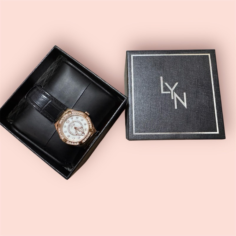 นาฬิกา Lyn แท้ สายหนังสีดำพร้อมกล่อง