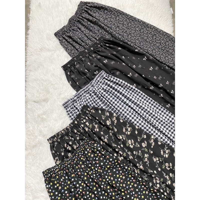 กระโปรงลายดอก ทรงบาน งานสวยเย็บเนียน  (ใส่ออกงานได้สบายๆ)