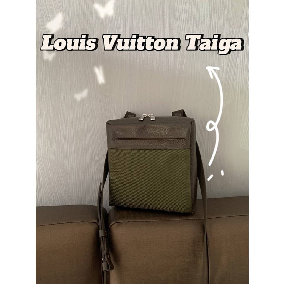 Louis Vuitton Taiga กระเป๋าครอสบอดี้ lv