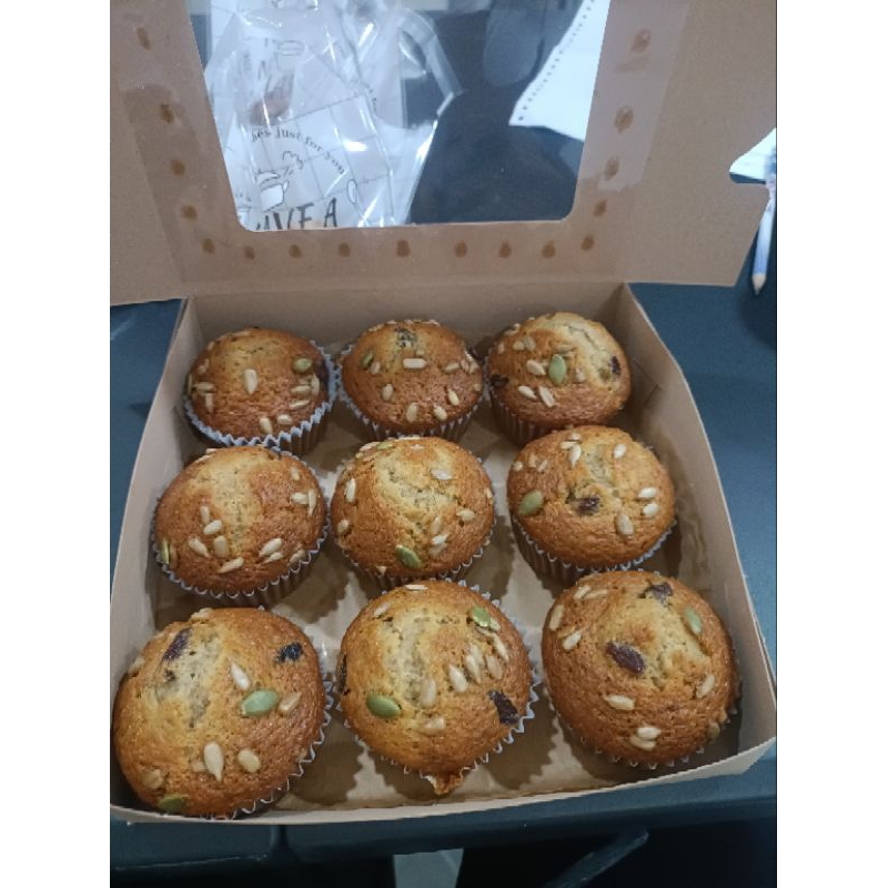 เค้กกล้วยหอมหน้าธัญพืช 9ชิ้น/กล่อง **ขนาดขนม พิมพ์ 3219**