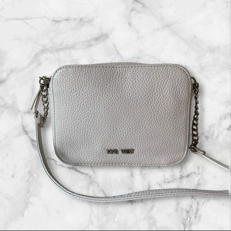 Nine West กระเป๋าสะพายสีครึม