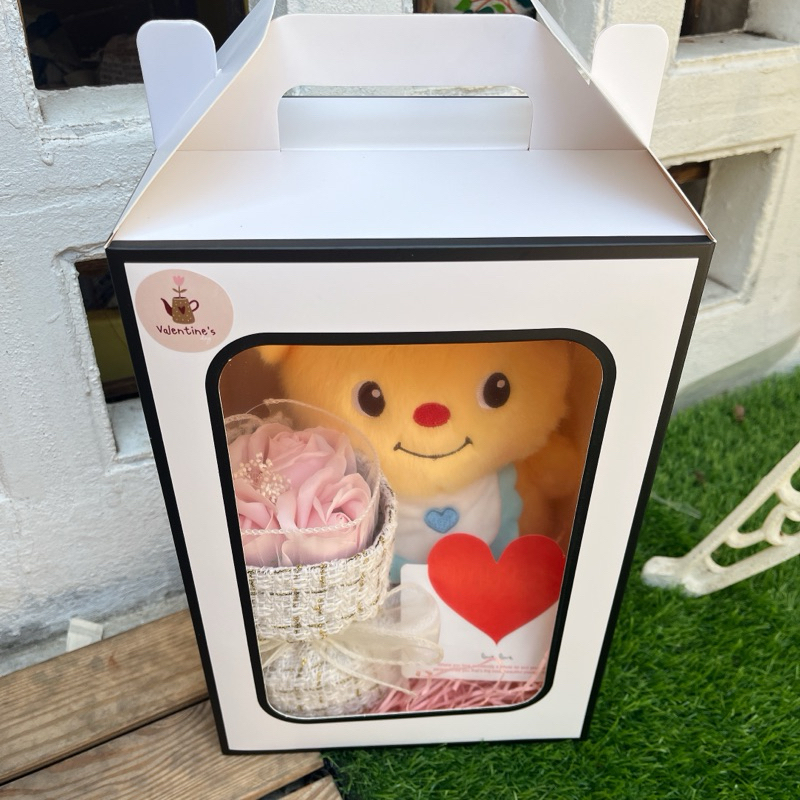 งานจริงน่ารักมาก!!น้องเนยButter bear มาพร้อมช่อกุหลาบหอม สีหวานๆ และการ์ดอวยพร ดอกไม้วาเลนไทน์ รับปริญญา
