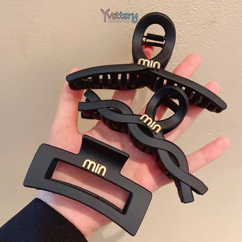 ร้านค้าไทย🔥กิ๊บติดผมทรงเรขาคณิตmiuรูปปลาฉลามขนาดใหญ่สีดํากันลื่น insสไตล์เกาหลีระดับไฮเอนด์สําหรับผู