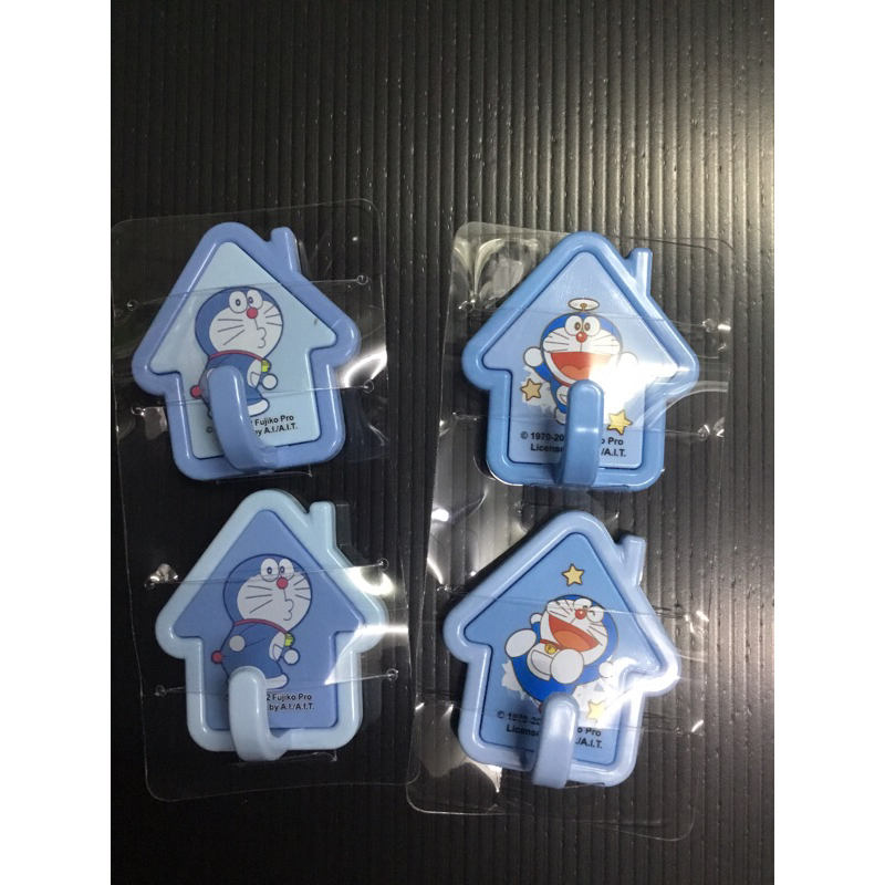 ตะขอแขวนผ้าลายโดเรม่อนคละลาย (แพคคู่ 2ตัว)