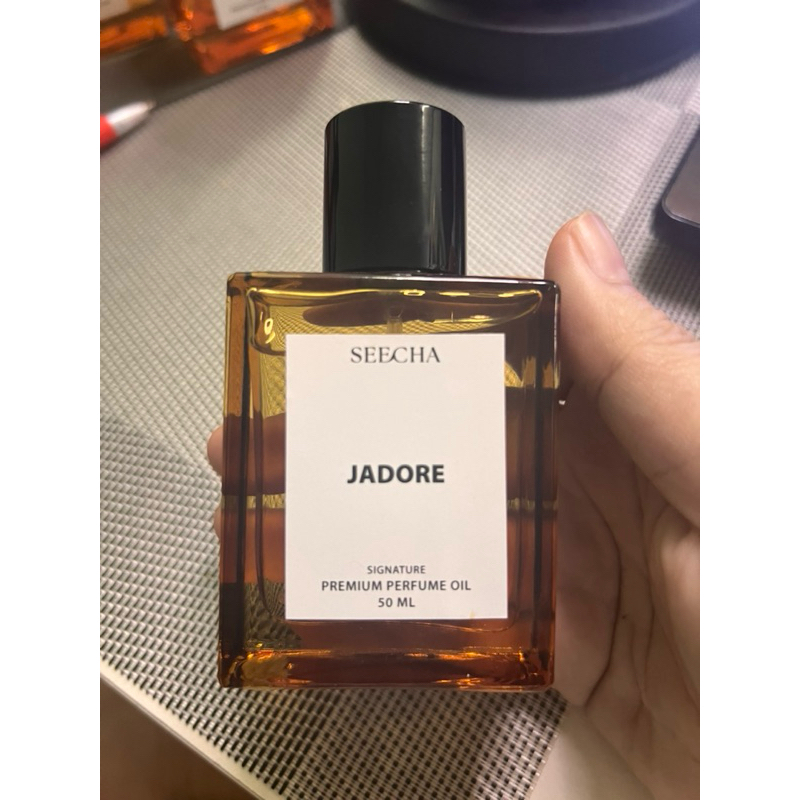 โปรวาเลนไทม์ กลิ่น JADORE แบรนด์ Seecha Oil Perfume  น้ำหอมสีชา ออยล์น้ำหอม สีชาแท้100% 50ML ใช้ได้ 