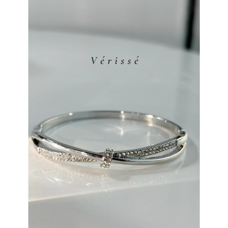 กำไลข้อมือประดับเพชร รุ่น Gleaming Curve เรียบหรูใส่ได้ทุกวัน เรียบหรูดูแพงที่สุดสำหรับ โดนน้ำได้ไม่ลอกไม่ดำ