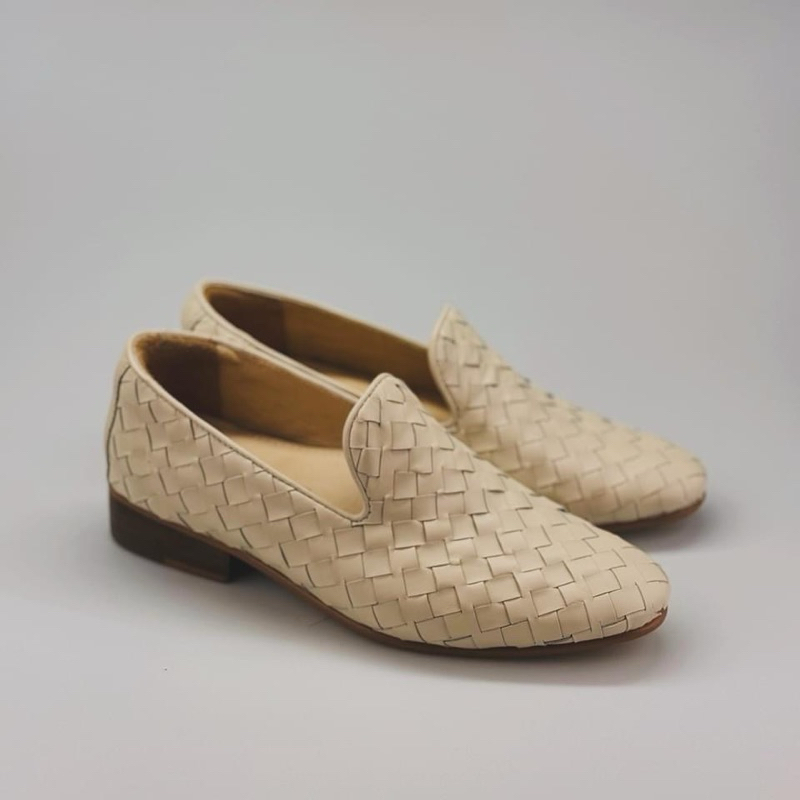 รองเท้า [มือสอง used like new] รุ่น Weave เบอร์ 37 จากร้าน Favorite Shoes by Picha