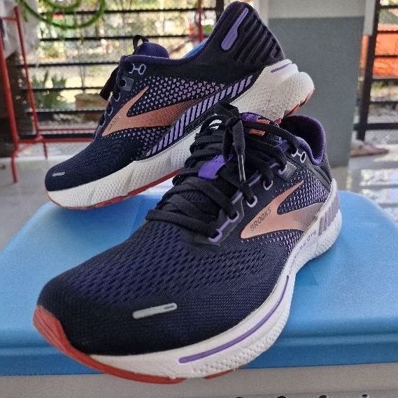 รองเท้าวิ่งมือสอง brooks adrenaline gts22 ไซด์ 40/255