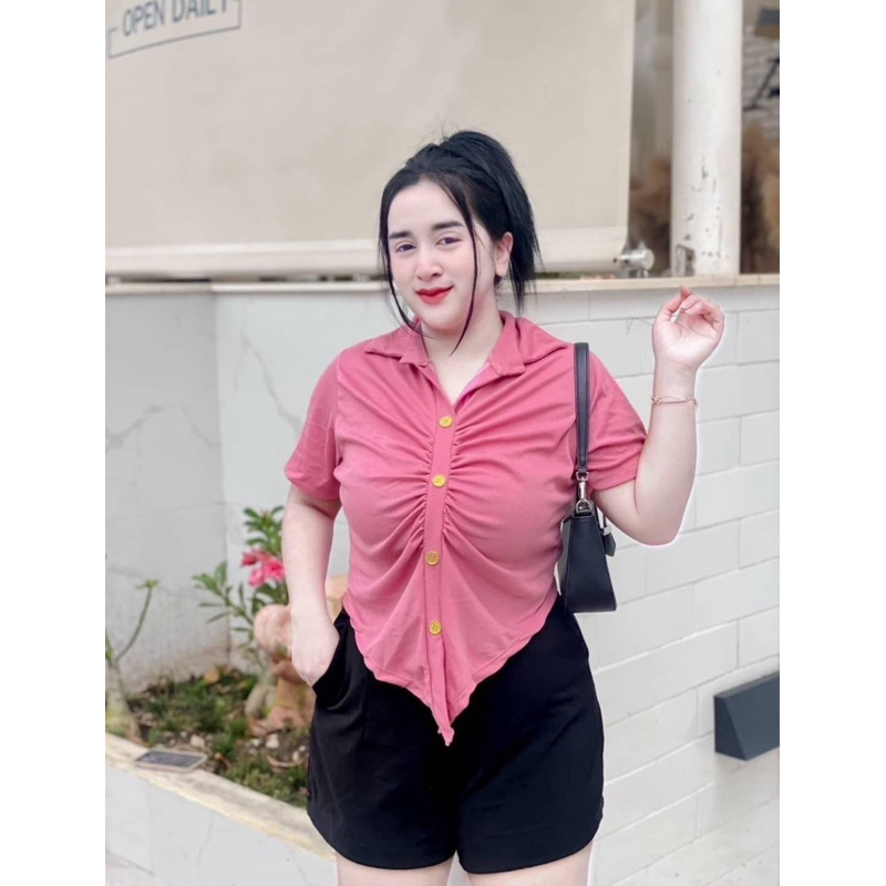 รุ่นฮิต เสื้อแต่งกระดุมทองย่นหน้าช่วยพรางหุ่น ผ้าร่องยืดแฟชั่นสาวอวบ