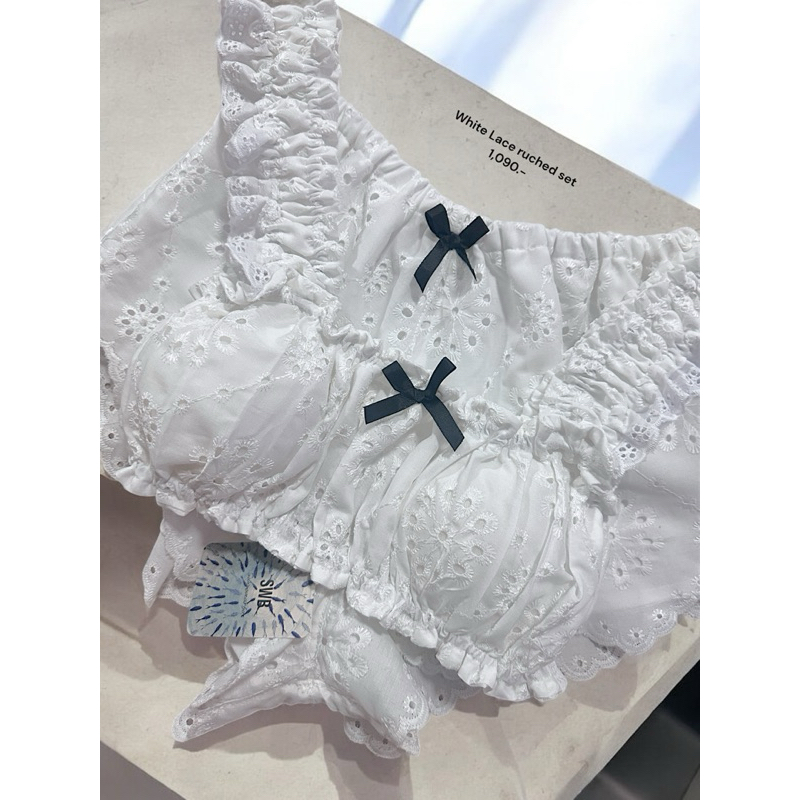 White Lace ruched🪽🪽🪽