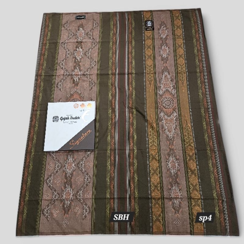 ผ้าโสร่งผู้ชาย ผ้านุ่ง ผ้าโสร่งตราช้าง รุ่น ซิกเนอเจอร์ Gajah duduk Signature