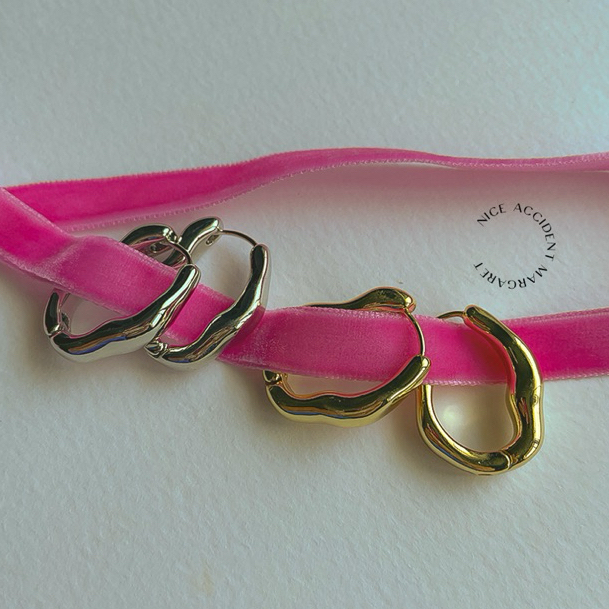 Nice Accident รุ่น ‘Margaret Hoop’ | ต่างหูห่วงสไตล์คลาสสิก ขนาดกลาง (Classic Hoop Earrings)