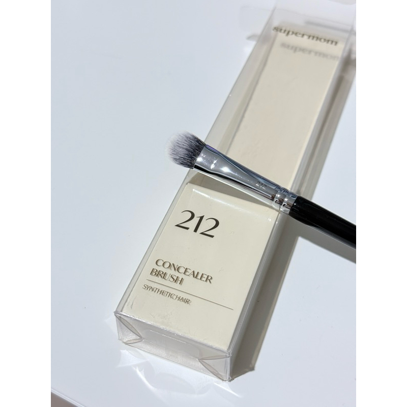 (เหมือนใหม่) SUPERMOM  212 Concealer brush แปรงคอนซีลเลอร์ ขนสังเคราะห์ ดีมาก ขนเเปรงนุ่มไม่บาดตาค่ะ