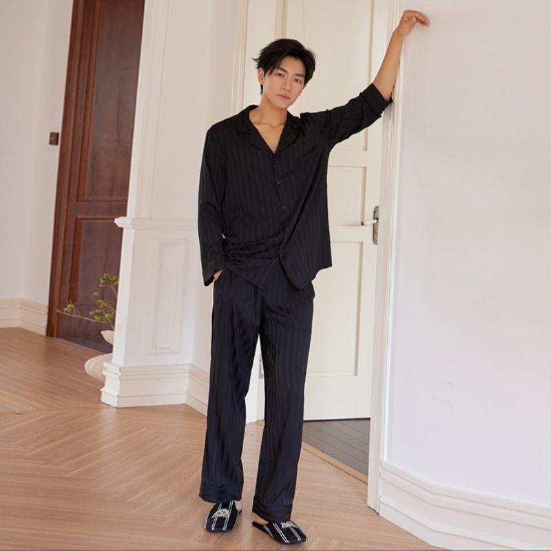 ชุดนอนผู้ชาย Black striped pajamas (premium silk satin)