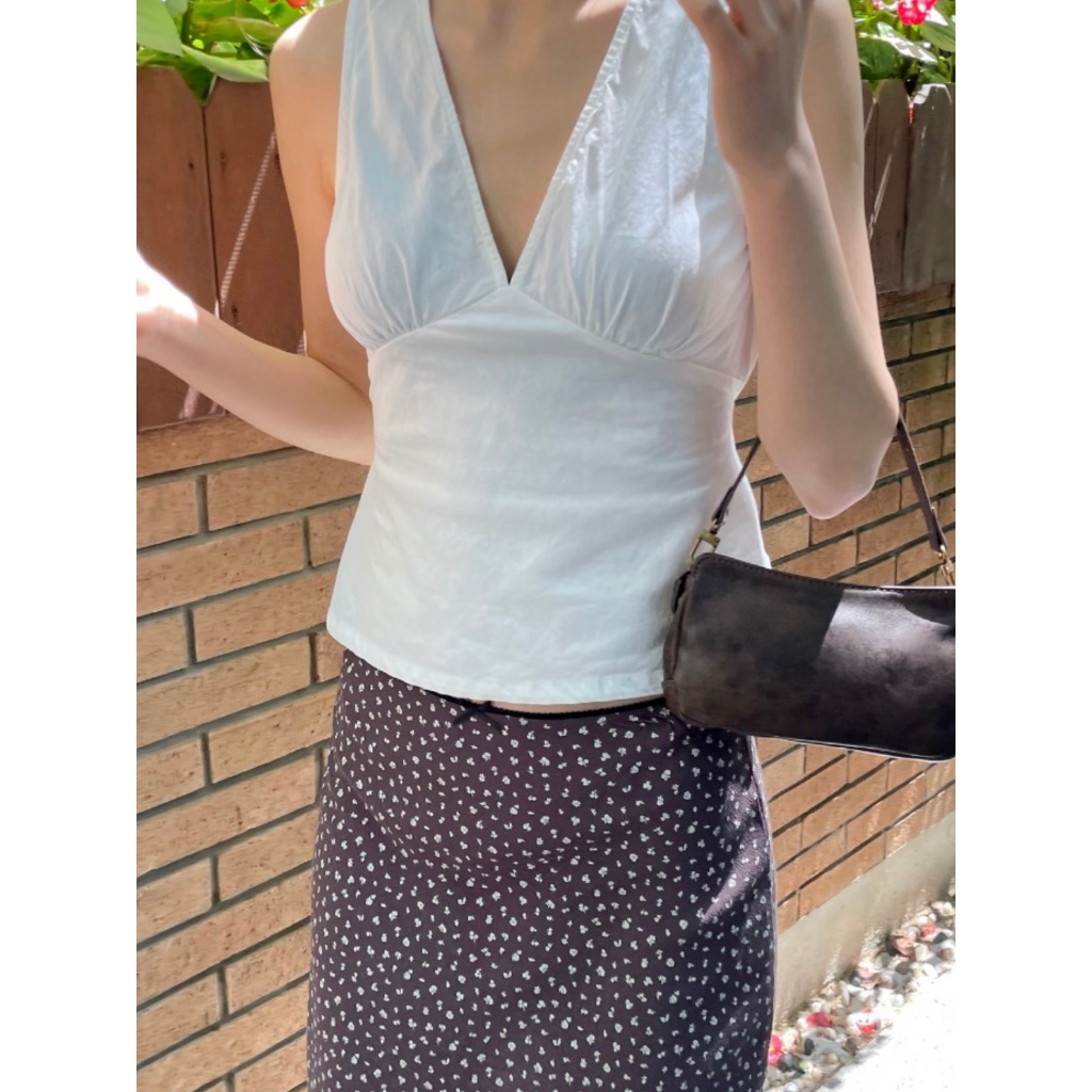 (พร้อมส่ง) BrandyMelville Rafaela Top เสื้อแขนกุด เสื้อคอวี ของแท้จากช็อป