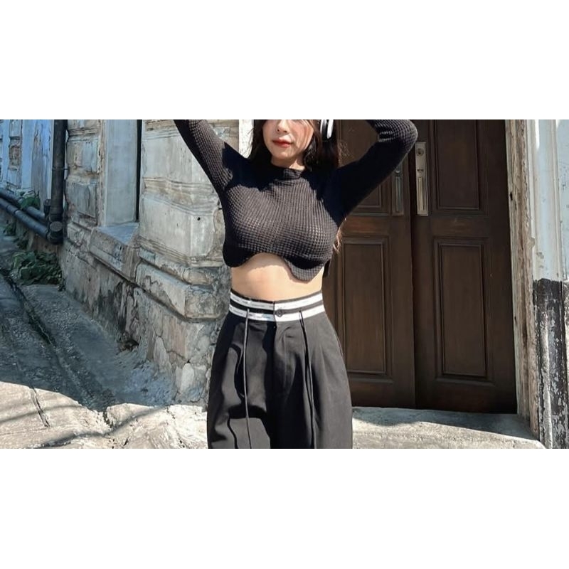 เสื้อ ไหมพรมถัก เสื้อครอป แบรนด์ Montha Style งานฟรีไซส์ มือสอง แบรนด์การันตีความเท่มีสไตล์ มีทั้งเส