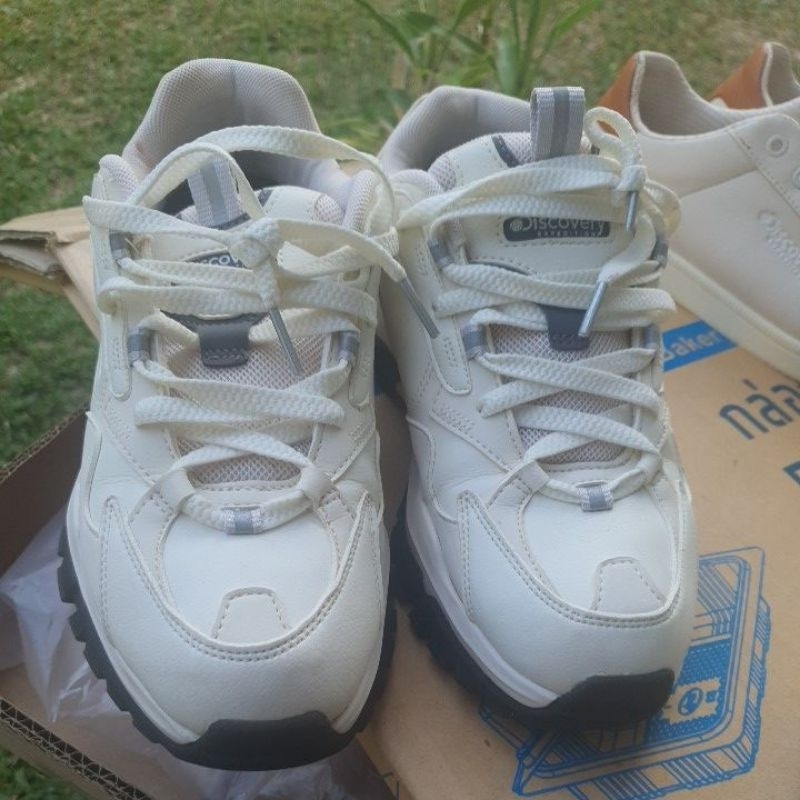 รองเท้าผ้าใบเสริมส้น Discovery