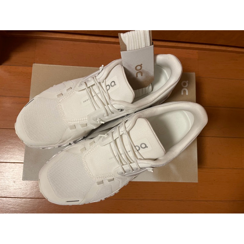 On cloud 6 (white-white)