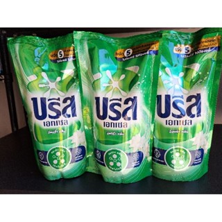 ผลิคภัณฑ์ซักผ้าชนิดน้ำบรีสเอกเซลสูตรเข้มข้น ขนาด 670 มล  สีเ…