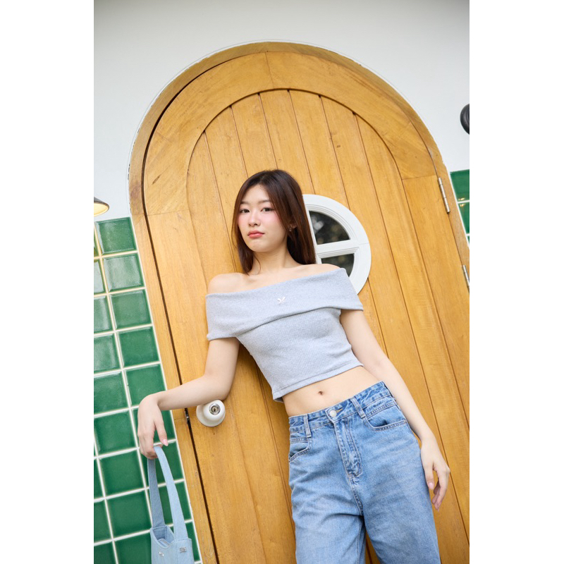Bowie Short Sleeve Top - เสื้อปาดไหล่แขนสั้น แต่งโบว์