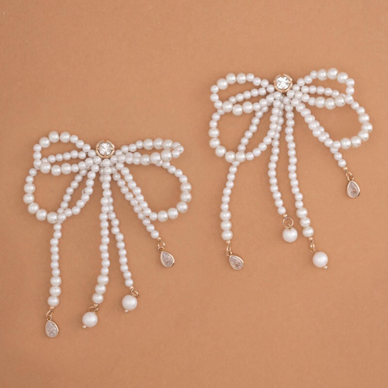NAKAMOL - FRESH WATER WHITE PEARL BOW EARRINGS ต่างหูมุกทรงโบว์