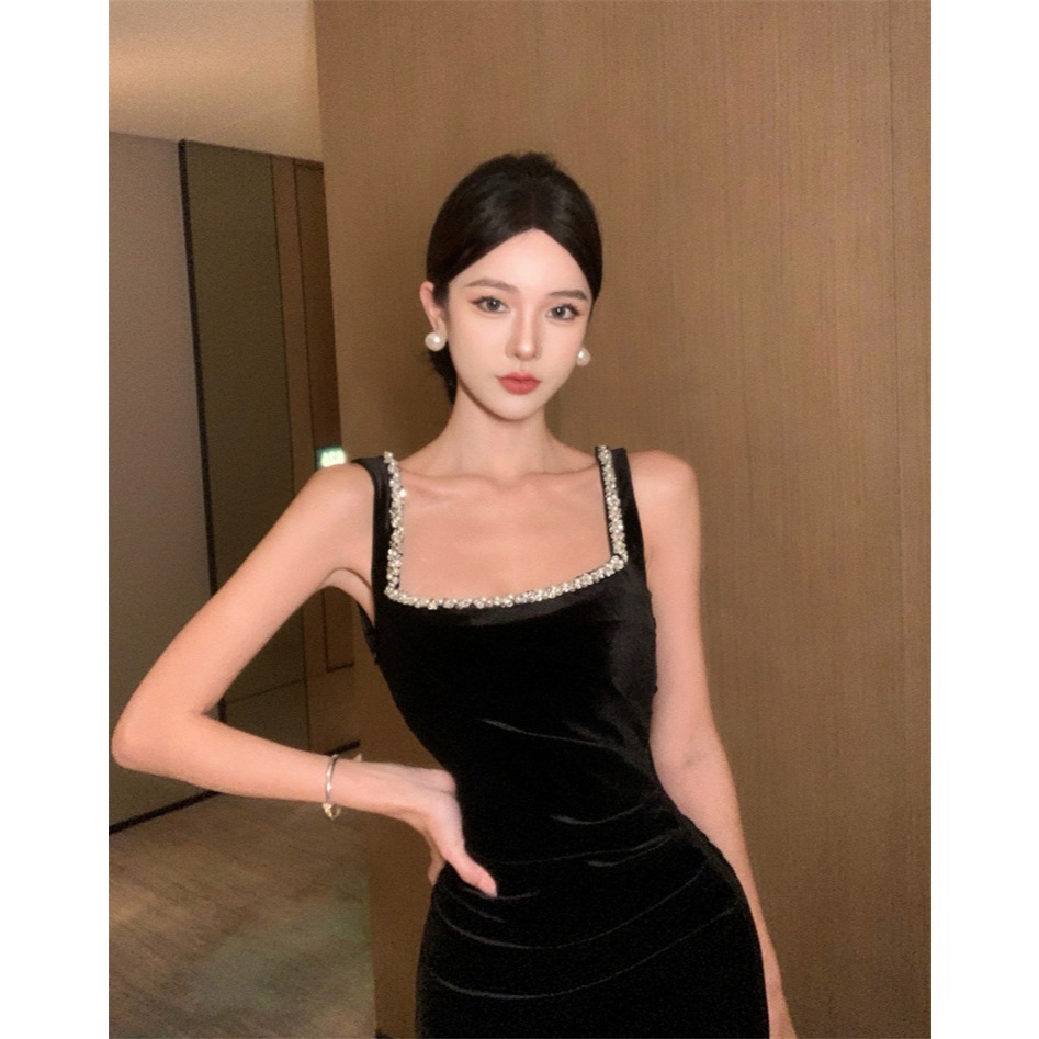 (Dress5-255)พร้อมส่ง Velvet Black Pearl Dress เดรสกำมะหยี่ดำสายเดี่ยว คอประดับมุก คริสตัล รัดรูป หุ่นสวย ออกงาน ราตรี - รูปที่ 2