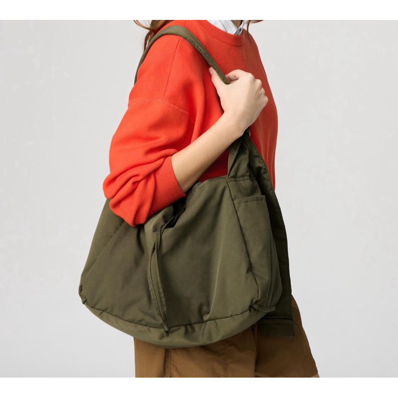 กระเป๋าสะพายข้าง Uniqlo C รุ่นใหม่ 2025 Soft Puffy จุของเยอะมาก