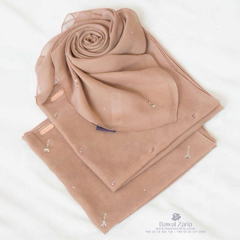 ZARIA Crystal Bawal ผ้าคลุมบาวาประดับคริสตัล - สีน้ำตาล (คละลาย)