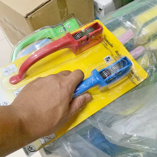 ที่ลับมีด อุปกรณ์ลับมีด แบบล้อพร้อมด้ามจับ อย่างดี คมมาก (คละสี) รุ่น Knife-sharpener-june-07a-Boss