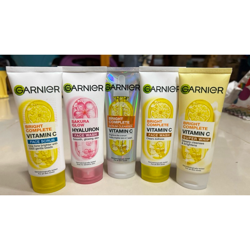 โฟมล้างหน้า การ์นิเย่ Garnier Bright Complete / Pure Active / Sakura Glow Face Wash Scrub ขนาด 100ml.