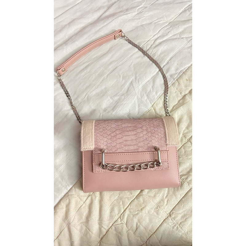 กระเป๋าสีชมพูโอโรส Path T Cha