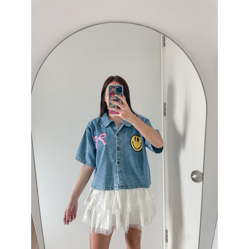 เสื้อยีนส์คอปกหน้ายิ้มโบว์