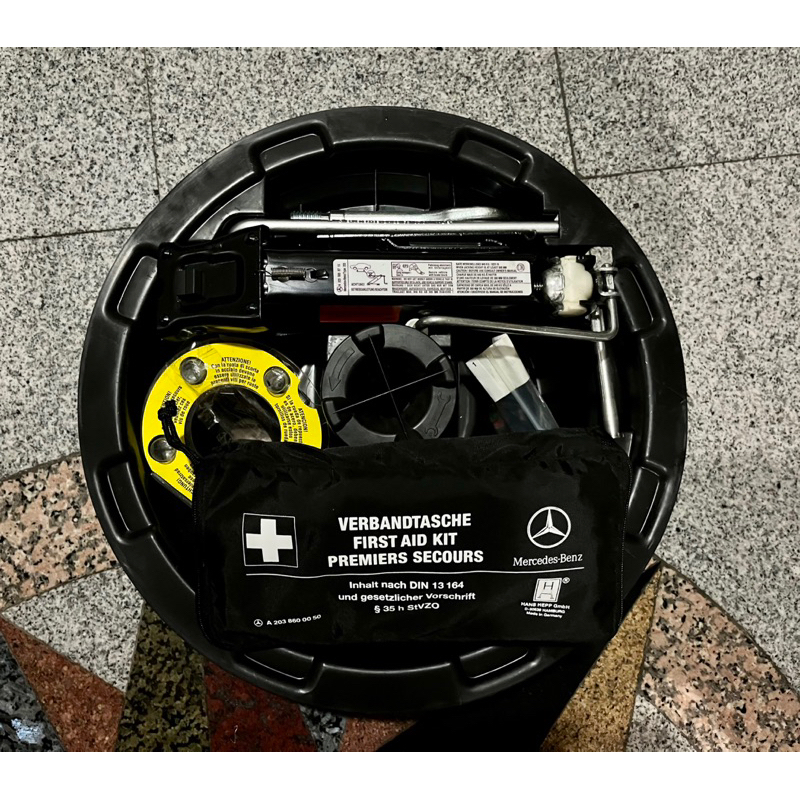 กล่องยางอะไหล่ Mercedes-Benz C-Class W203 มือสอง