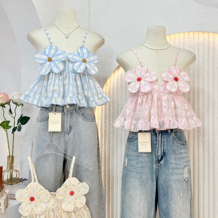 KN.Clothes เสื้อสายเดี่ยว แต่งดอกไม้หน้าอก ชายระบาย Pee Ka Nong