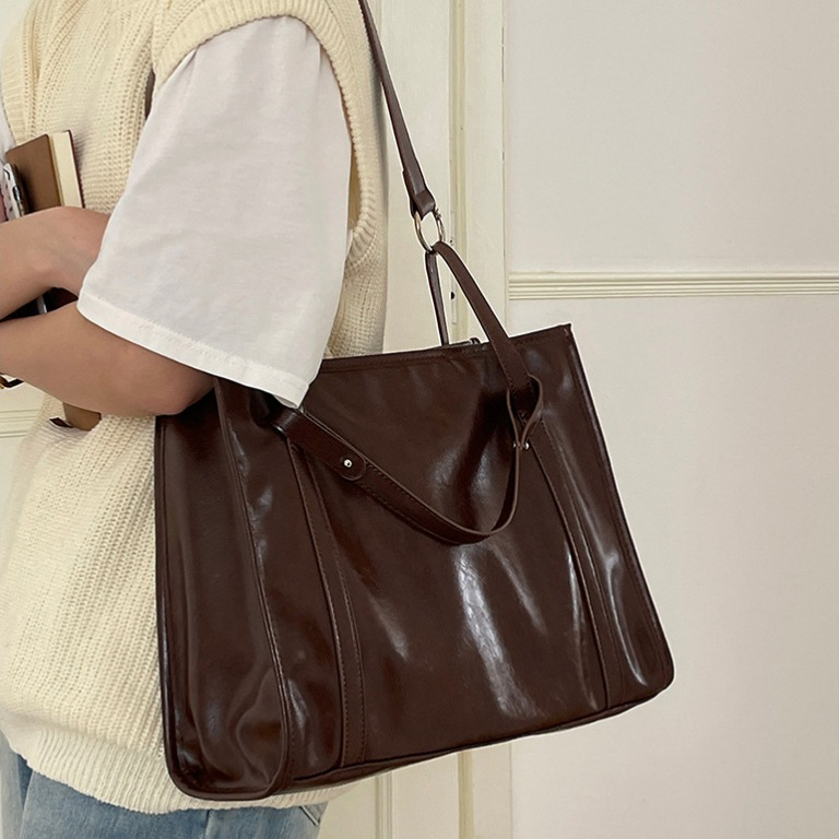 Salenerd กระเป๋าสะพายข้างTote ใบใหญ่มินิมอล หนังเงาพรีเมี่ยม F033
