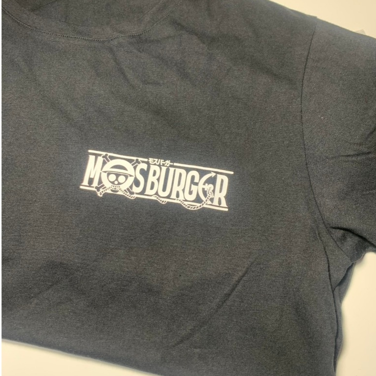 เสื้อยืด One Piece Collabation Mos Burger สีดำเข้ม ขนาดไซร์ L