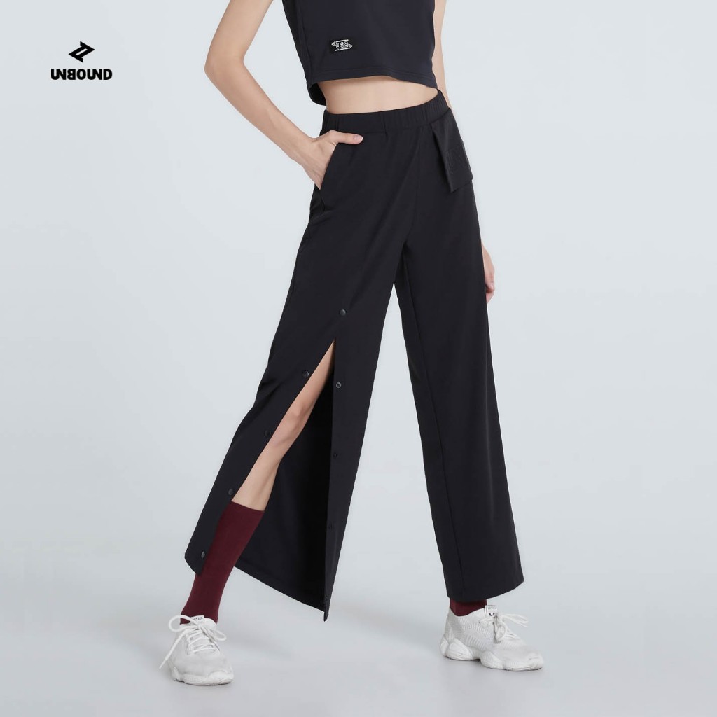 UNBOUND SECRECY TRACK PANTS กางเกงขายาวสีดำ ขาขวาผ่าหน้าติดกระดุมสแนปถอดได้