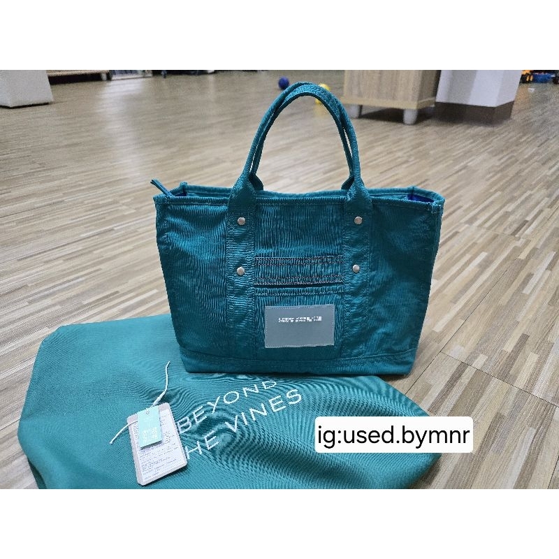 (ใช้ส่วนลด 20%ได้)Beyond the vines crunch carryall 01 (Used)